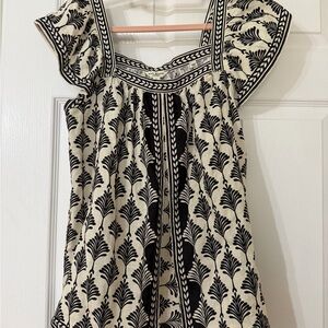 ✨ NWT Max Studio London Black & Ivory Printed Flutter Sleeve Top